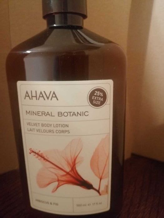 Mineral Botanic Velvet Body Lotion - Hibiscus and Fig emulsja do ciała