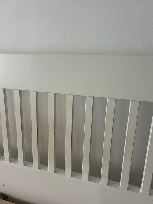 Cama casal com gavetões e estrado.