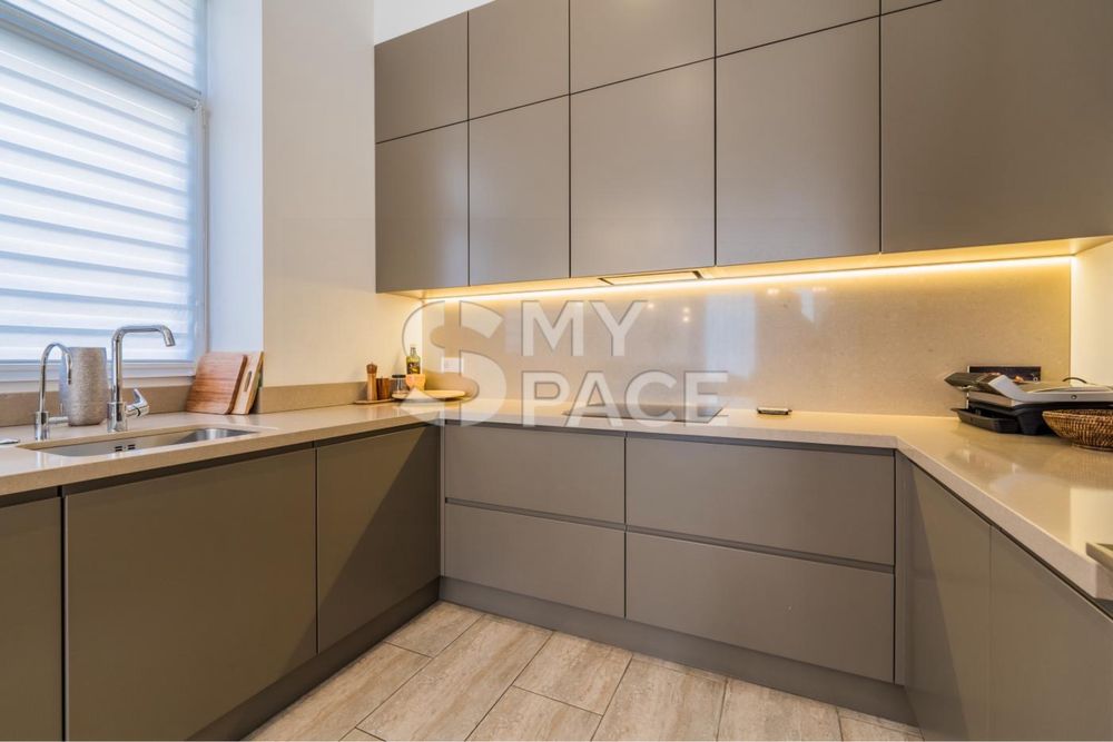 ***Продам стильний будинок в центрі Києва з сауною 400м2***