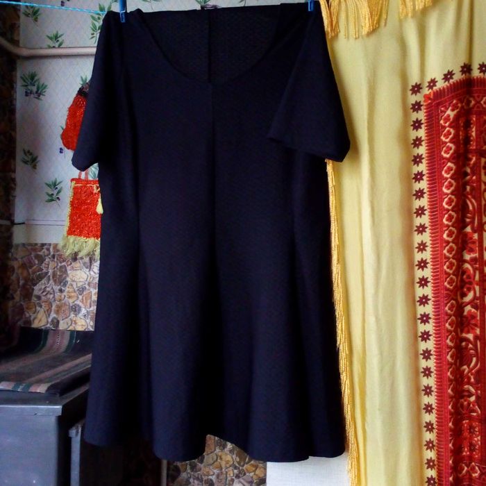 Женское платье  белое . черное большой размер листайте