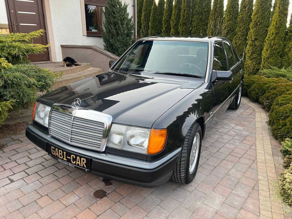 Mercedes W124 2.5 Diesel 5 cylindrów 183,000km klima Szyberdach Alu 1990r