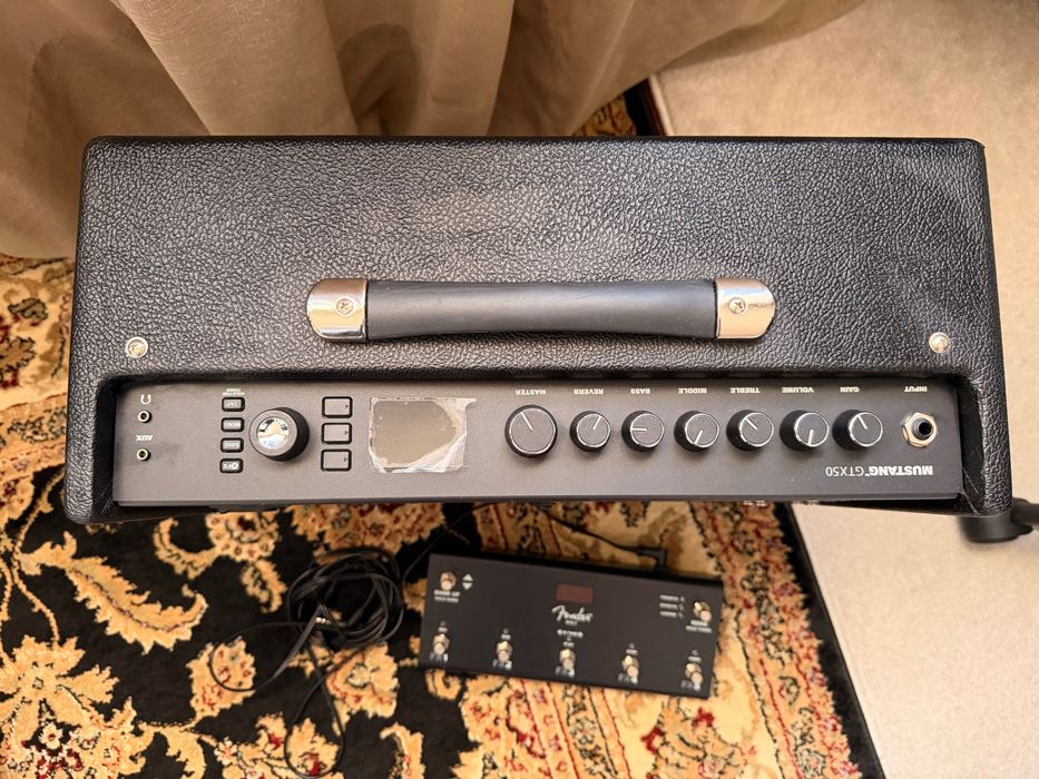 Fender Mustang GTX50 + Fender GTX-7 Footswitch + Capa