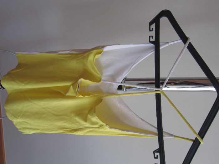 Top Amarelo e Branco com fitas ao pescoço com reforço no peito Mango T