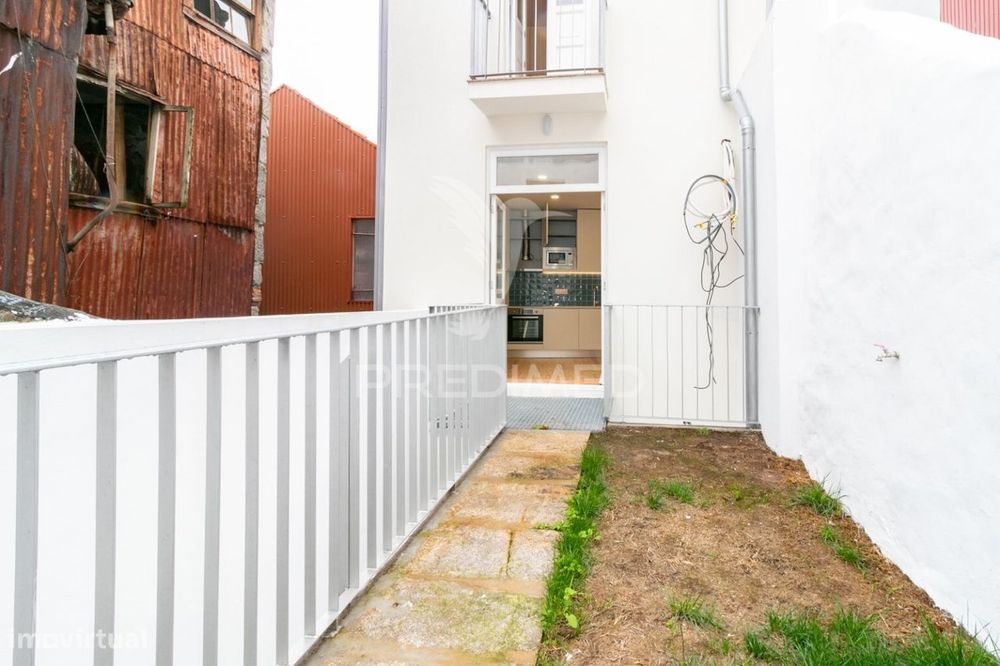Apartamento T1 NOVO com jardim junto ao rio Douro.