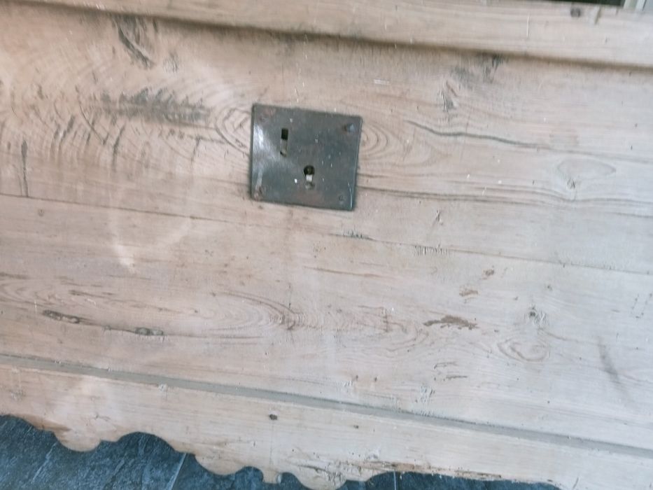 Arca  antiga para restauro  de madeira centenária