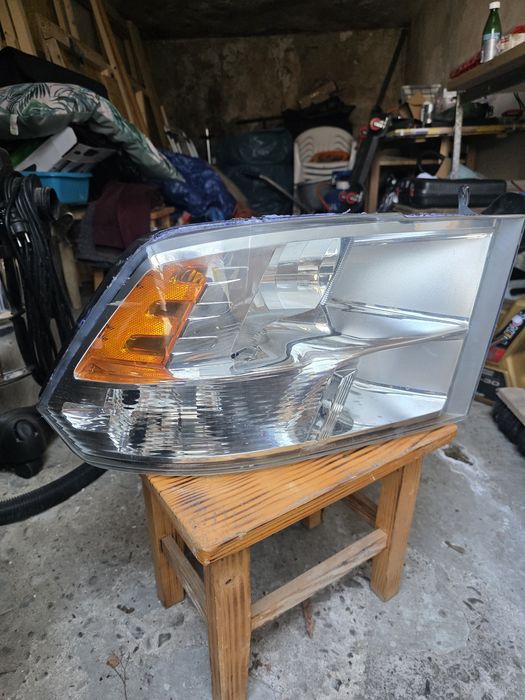 Ram 1500 Lampa lewa i prawa
