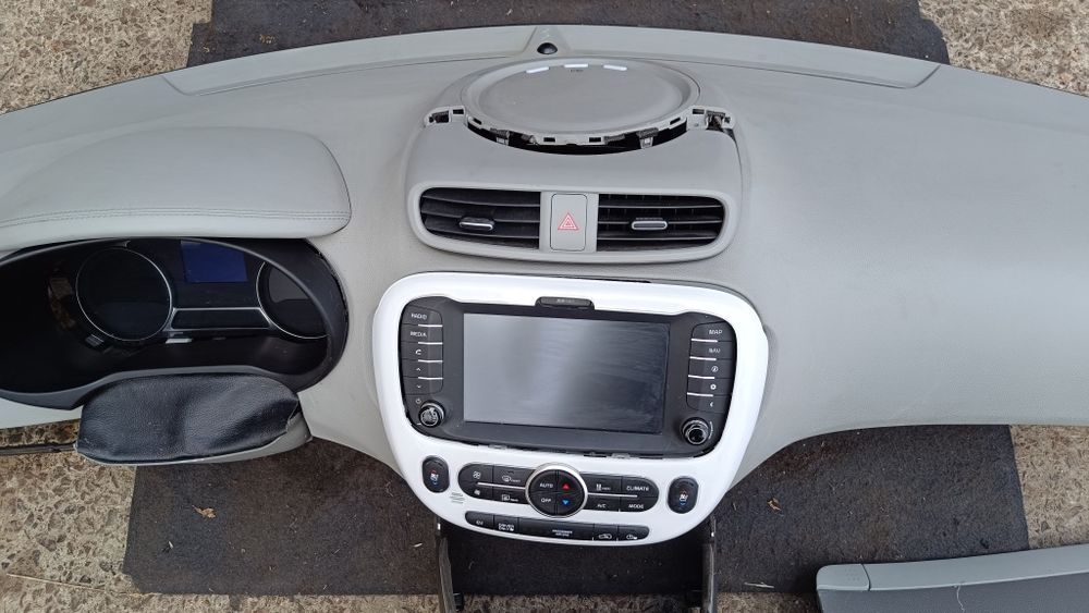 Консоль торпеда Kia Soul EV 2017р 97350-b2100