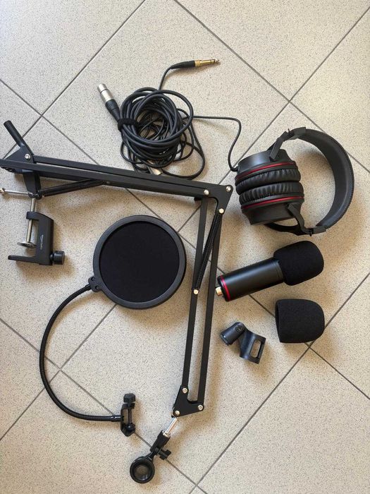 Auriculares Profissionais  Audio ATX M5OX e Microfone com suporte