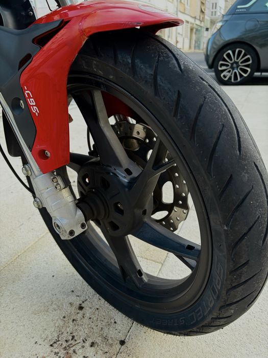 Moto rkf  125 - Vermelha