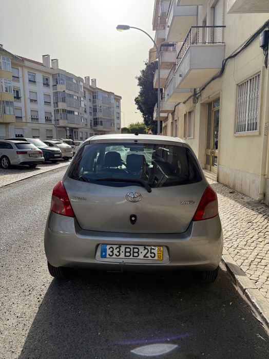 Toyota Yaris 1.0 VVT-i 2005 | Económico e Fiável