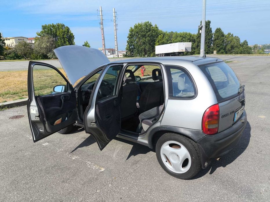 Opel Corsa B 1.5 TD GLS (5 Portas) - Económico e Fiável - Único Dono