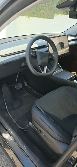 Tesla Y Juniper RWD Premium