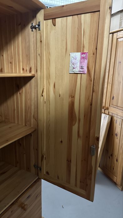 Szafa sosnowa duża – lite drewno