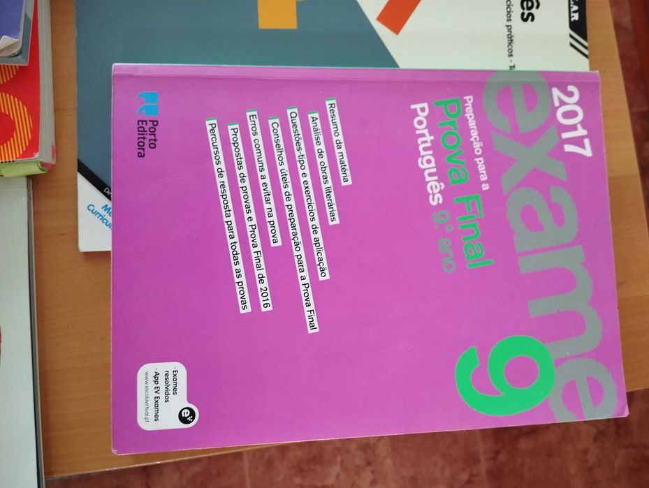 Livro Preparar exames português 11. Ano. da Porto editora