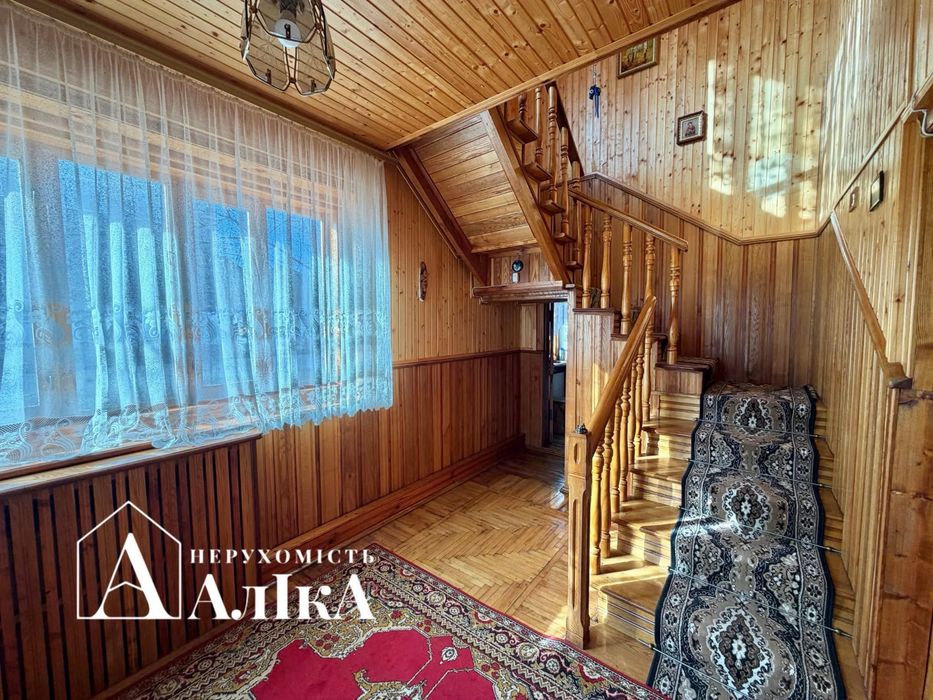 Продам великий будинок в хорошій локації