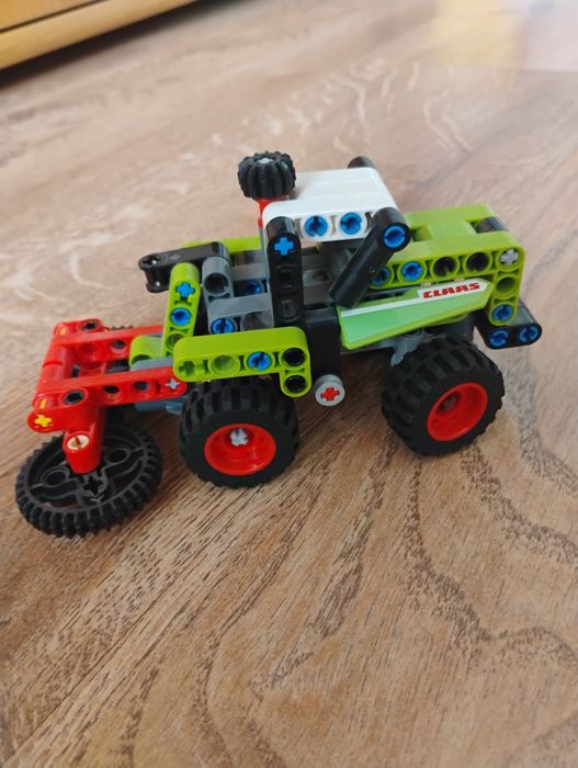 Ciągnik LEGO Claas