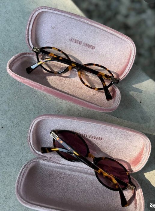 Сонцезахісні окуляри, солнцезащитные очки в стилі miu miu