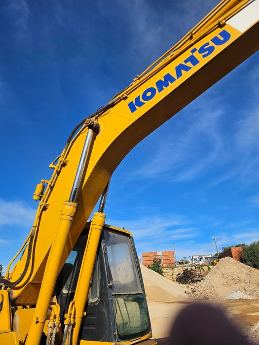 Escavadora giratória komatsu