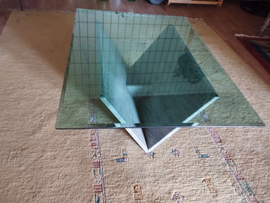 Mesa de sala de centro sala de estar.Em mármore Viana Verde e Vidro  V