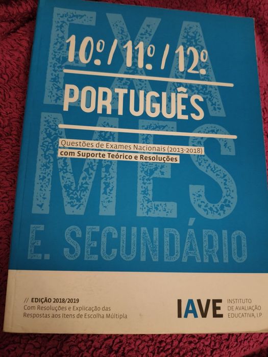 Livro de preparação para exame nacional de português 12 ano.