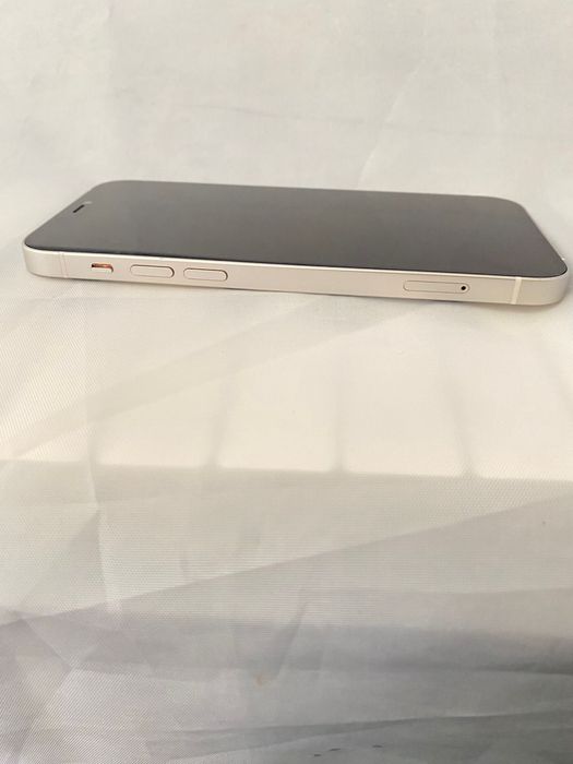 Iphone 12. Bateria 97%