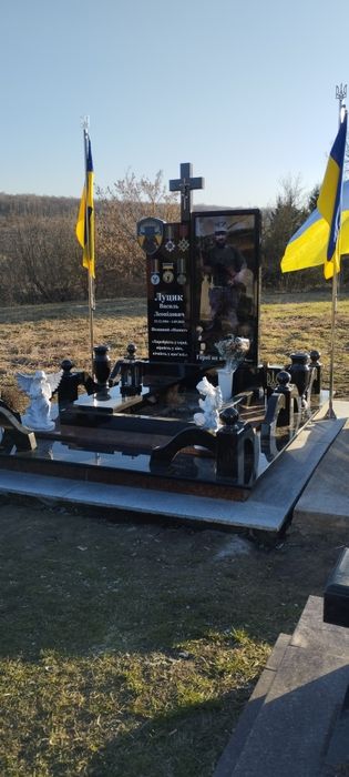 Гранітні пам'ятники