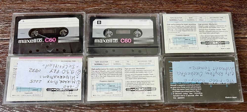 Аудиокассеты Maxell.