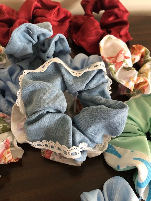 Porta-chaves e Elásticos  para cabelo , tudo feito á mão