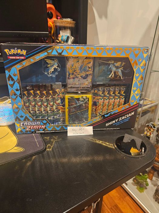 Shiny Zamazenta e Shiny Zacian Premium Figure Collections - Pokemon TCG