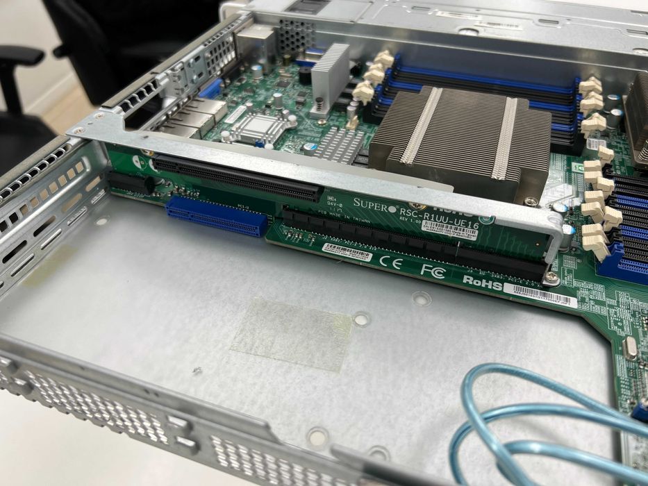 Supermicro CSE-119 8x2.5" SATA X8DTU-LN4F+ сервера