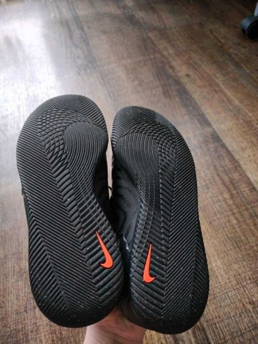 Buty NIKE do piłki nożnej