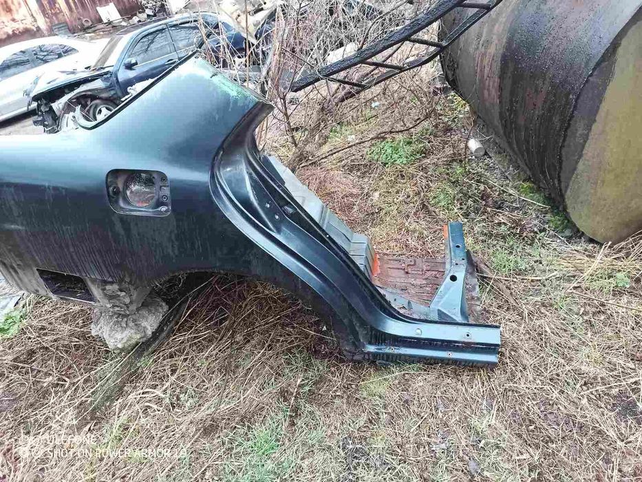 Задняя правая четверть мерседес W210