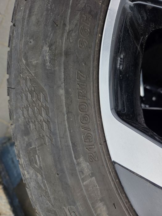 Alufelga 6PD1A z oponami 17 Nissan Juke II