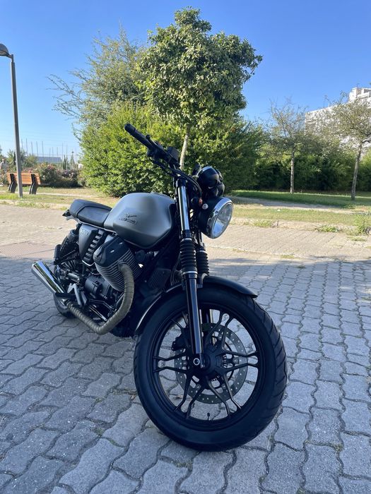 Moto Guzzi V7 Stone