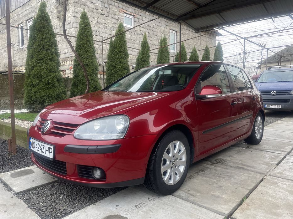 Volkswagen Golf . 1,4 mpi . 2003 рік. Червоний металік