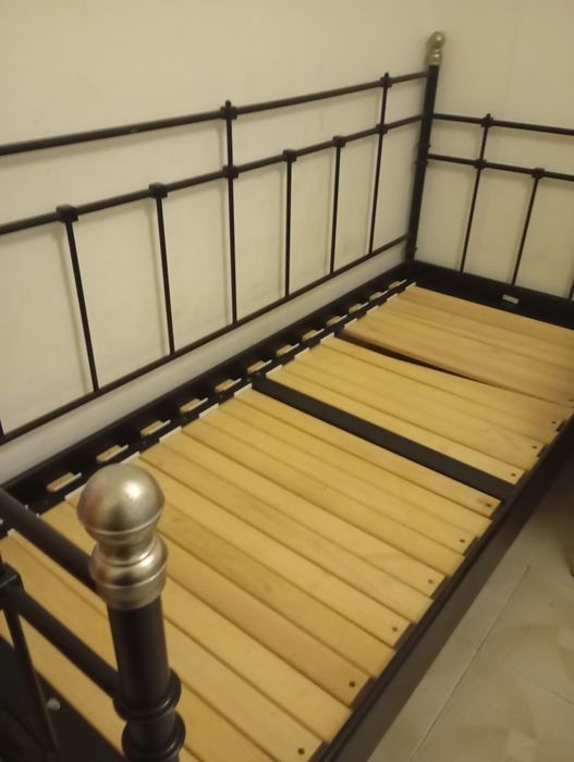 Cama de Ferro Preta IKEA – Estilo Vintage & Impecável!