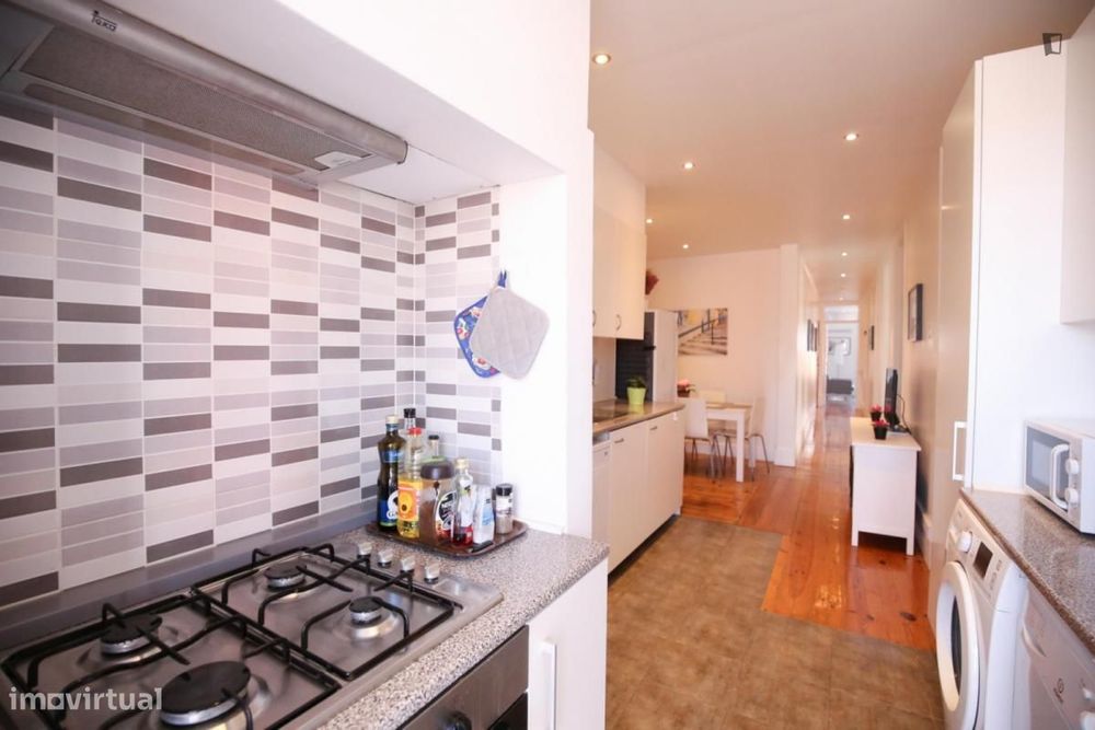 Quarto - localizado em Arroios Lisbon