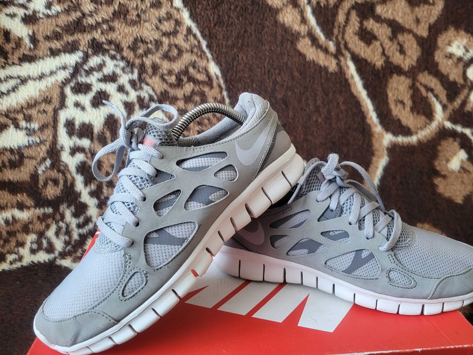 Ekstra lekkie sportowe buty do biegania Nike Run Free 2 r.38,5