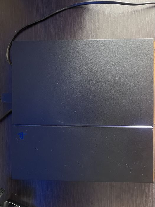Продам PS4 1TB з трьома джойстиками