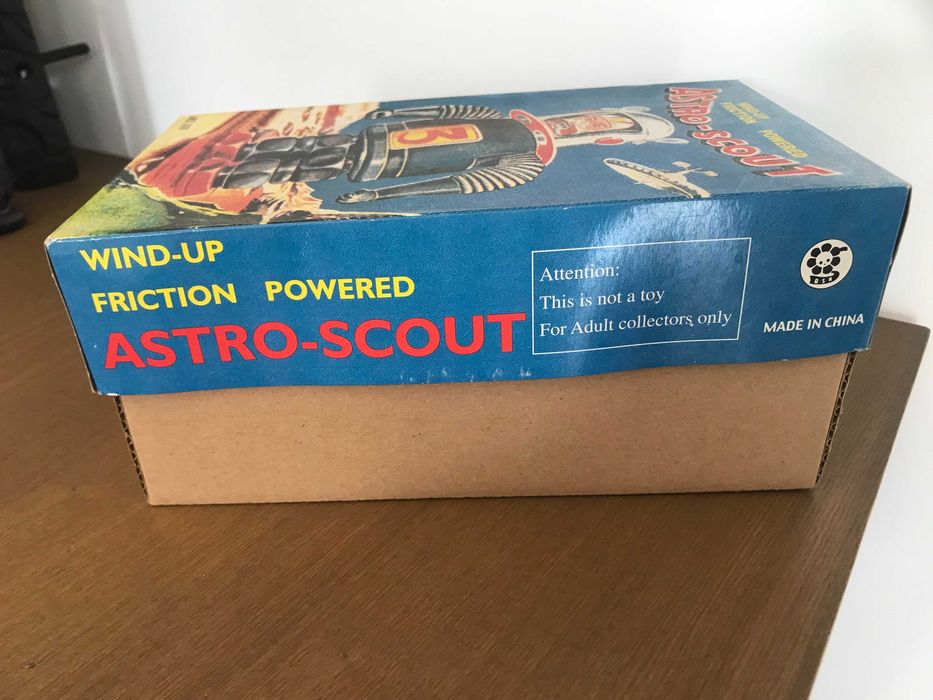 Robot de corda em metal