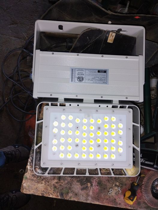 Lampa LED suwnica zadymienie