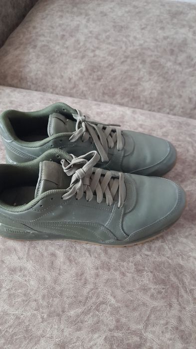 Продаю кросівки чоловічі 44р шкіряні оливка