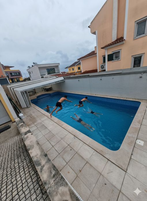 Quarto Gigante (30m²) com Piscina no Seixal – casal 650€