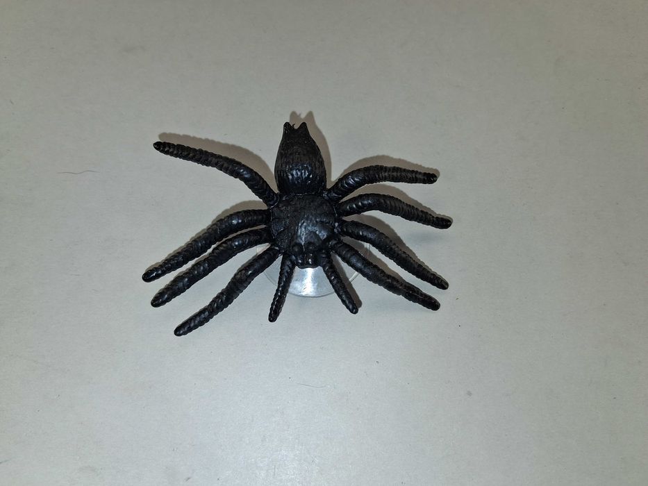 N132 Gumowy Pająk Dekoracja Na Przyssawce Halloween Strój
