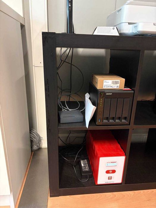 Vendo móvel Kallax da IKEA, preta, com marcas de uso