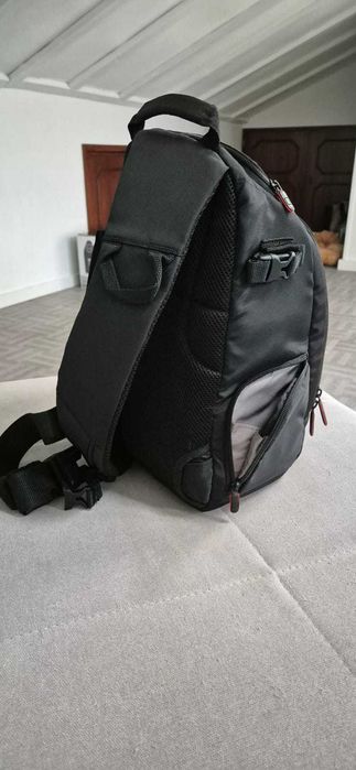 Mochila Case Logic DCB-308 SLR Camera Sling (Black)