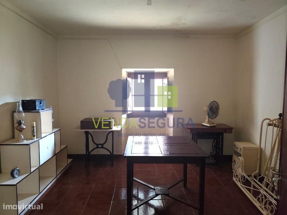 Casa térrea T4 com quintal | Granja