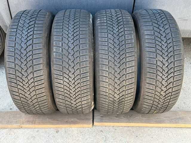 Komplet opon zimowych 235/55R19 Semperit