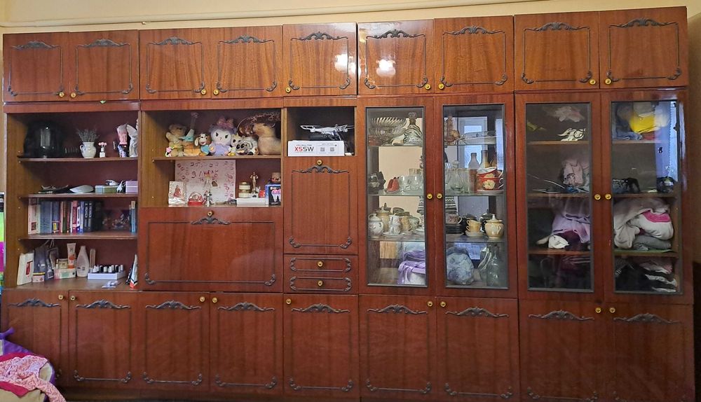 Віддам шафу-стінку, антресоль