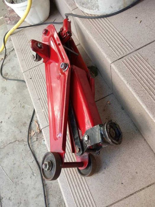 Домкрат  підкатний 2т